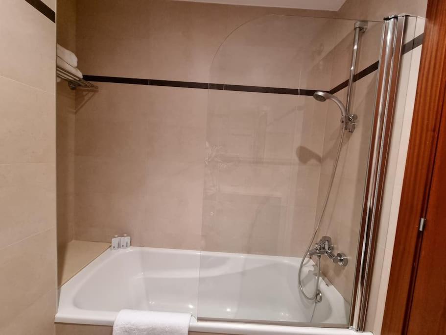 604B - Apartamento Con Garaje Oviedo Exteriör bild